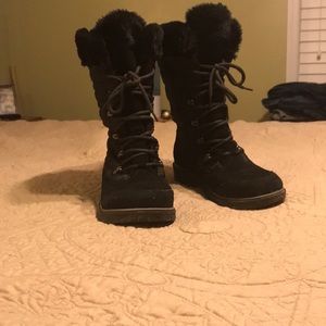 Bare traps winter boots size 8 . Good condition